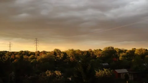 Sunshine on the suburbs timelapse 動画素材 154710422
