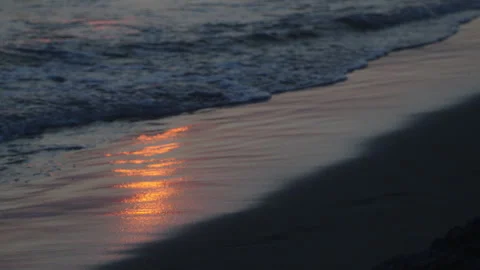 Sunsrt and waves in slow motion Video stock 281523669
