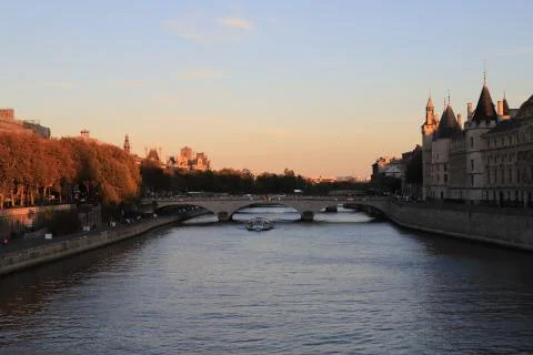 Sunste paris Stock Photos