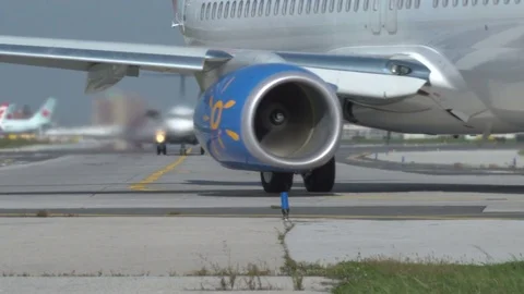 Sunwing 737 Turns to the Runway with a Private Jet in the Heat Ripples Stock-Footage 76419363