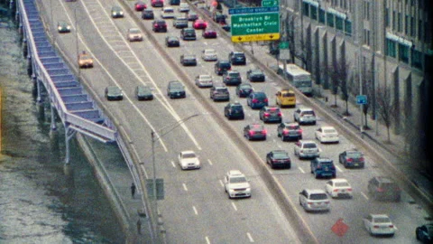 Super 8 expressway to brooklyn bridge pov through fence Vídeos de archivo 251211874