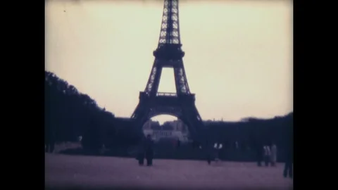 Super 8 -  Paris 1973: Eiffel Tower Stock-Footage 100537991