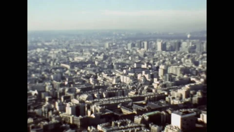 Super 8 Paris 1980: View Of Paris From Above With Eiffel Tower In The Background Vídeo Stock 138013361