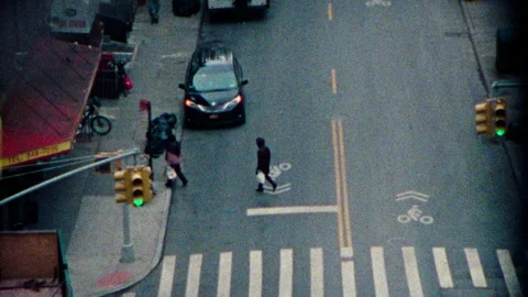 Super 8 slow motion shot of smokey building and pedestrian crossing Vídeos de archivo 251212007