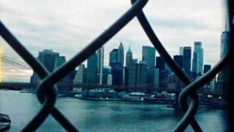 Super 8 view through fence of downtown manhattan off the brooklyn bridge Vídeos de archivo 251211683