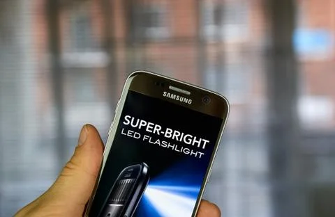 Super-Bright LED Flashlight app on Samsung S7 Stockfoto's