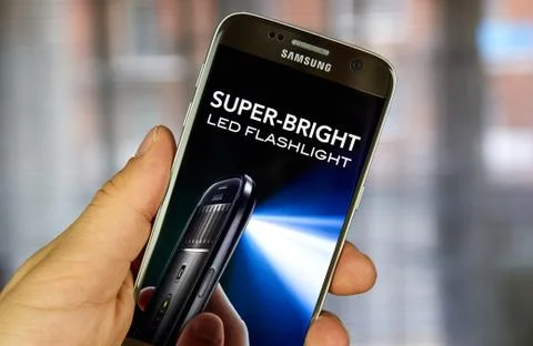 Super-Bright LED Flashlight app on Samsung S7 Stockfoto's