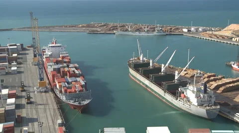 Super fast loading of ships in port 스톡 동영상 1417836