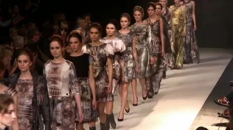 Super models Haute Couture catwalk high fashion runway Fashion Week Видео 49619976