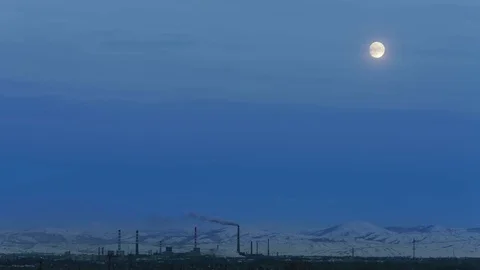 Super moon over the industrial zone Video stock 75884440