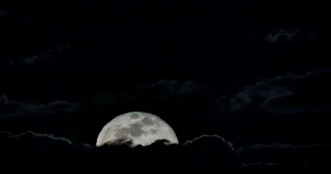 Super Moon Rising Time Lapse [4k] Stockbeeldmateriaal 102521368