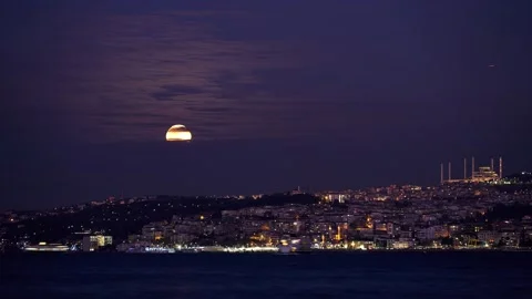 Super moon time lapse in Bosphorus, Istanbul Stock Footage 131303374