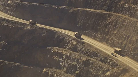 Super Pit Trucks climb out 스톡 동영상 101210991