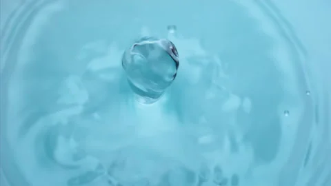 Super Slow Motion 1000fps: Falling Drop Splash in Water Stock Footage 251951963