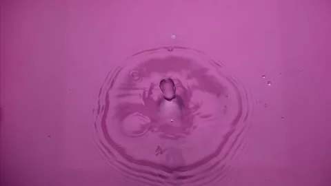 Super Slow Motion 1000fps: Falling Drop Splash in Water 스톡 동영상 251952342