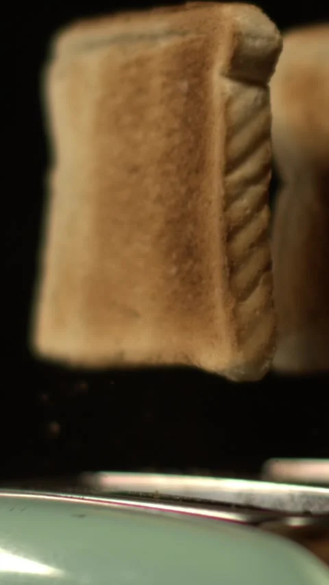 Super slow motion, Close View Of Toasted Bread Falling. Crusty Bread Slices Casc 動画素材 331721403