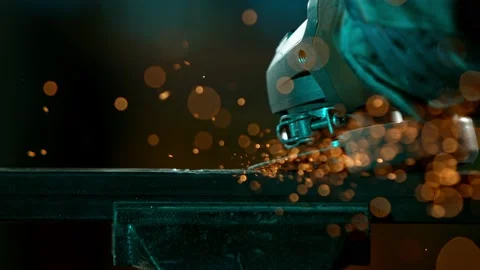 Super Slow Motion Of Cutting Iron Tube With Flex saw. Vídeo Stock 200099722