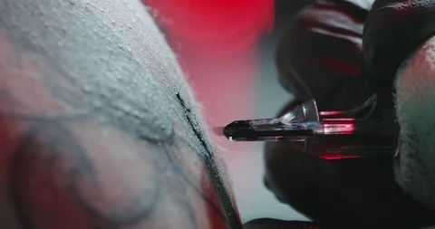 Super Slow Motion Extreme Close Up Tattoo Needle And Skin 動画素材 99522916