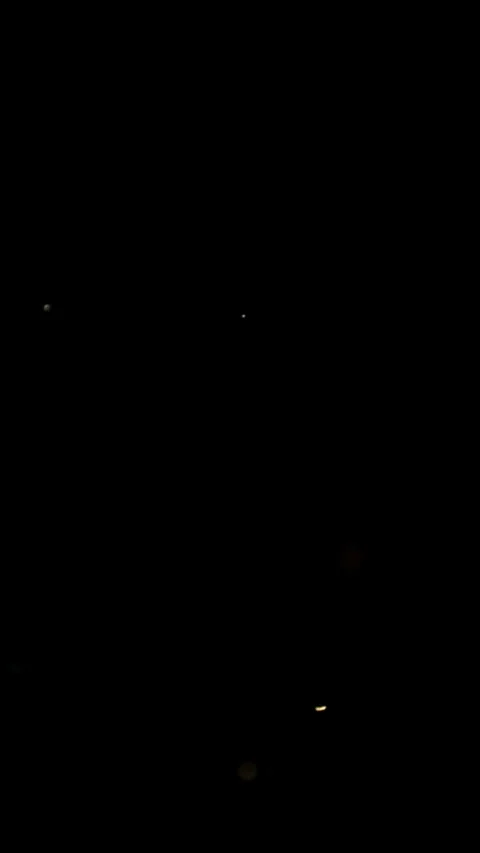 Super slow motion fine dust particles floating in the air on a black background Vidéo 335086686