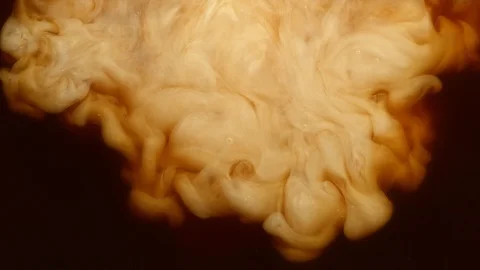 Super slow motion of pouring milk into coffee drink Vidéo 112953636