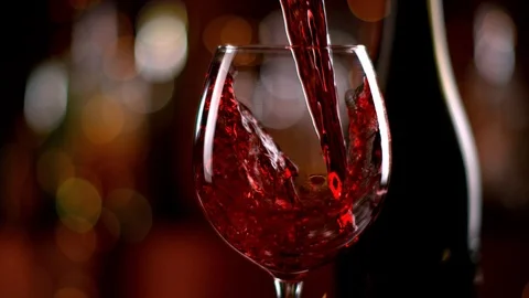 Super slow motion of pouring red wine from bottle into goblet, 1000fps Stock-Footage 90899838