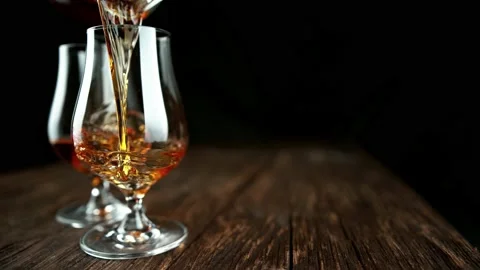 Super slow motion of pouring rum into glass, speed ramp effect Stock Footage 157673903