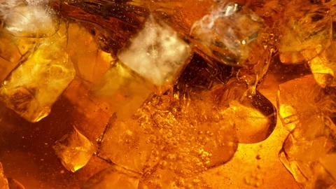 Super slow motion of rotating ice cubes in cola or alcoholic drink Vídeo Stock 148143792
