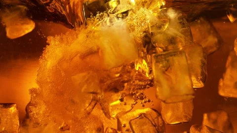 Super slow motion of rotating ice cubes in cola or alcoholic drink Vídeo Stock 148158420