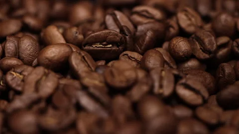 Super Slow Motion Shot of Falling Roasted Coffee Beans into Ground Coffee  Video stock 260409542