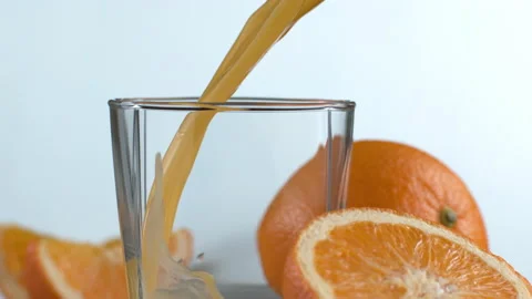 Super Slow Motion Shot of Fresh Orange Juice Pouring orange juice into the glass 库存影片 169246167
