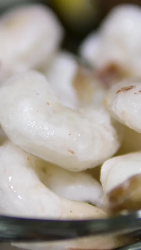 Super Slow Motion Shot of Fresh Shrimps Falling into Poke Bowl Vídeo Stock 296224710