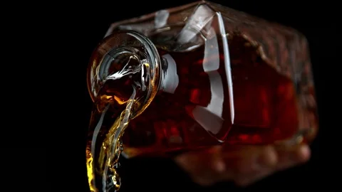 Super Slow Motion Shot of Pouring Whiskey from Bottle at 1000fps with Camera Vidéo 123893741