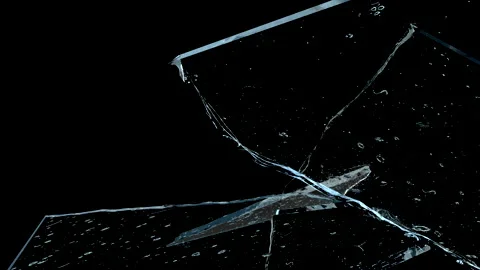 Super Slow Motion Shot of Real Glass Break Isolated on Black Background. Vídeo Stock 172428850