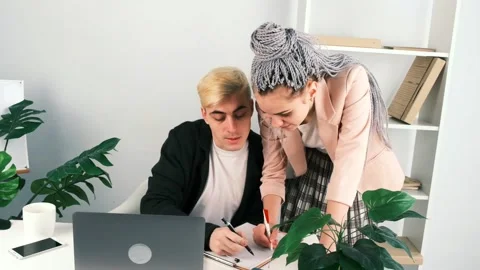 Super slow motion of two colleagues man and woman discussing project in office Видео 151254629