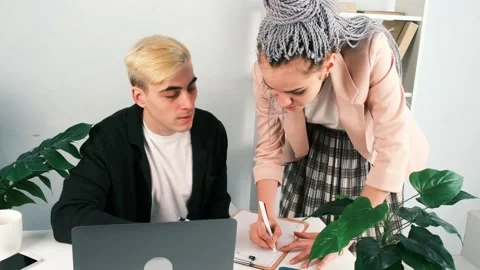 Super slow motion of two colleagues man and woman discussing project in office. Video stock 151689333