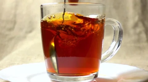 Super slow motion video of stirring black tea in a glass cup Vidéo 60024935
