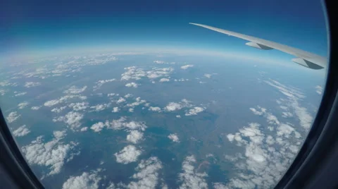 Super wide window view from an aircraft over scattered clouds. Vídeos de archivo 61501227