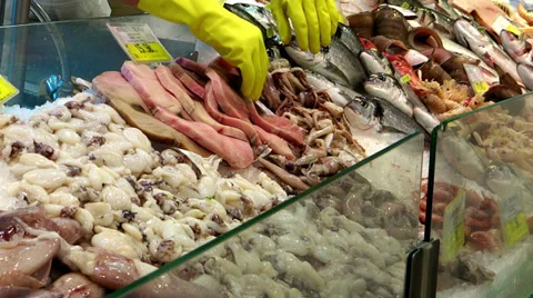 Supermarket, fish counter 스톡 동영상 32305322