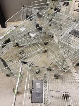 Supermarket trolleys stand in disarray on the store floor Supermarket trol... 스톡 사진