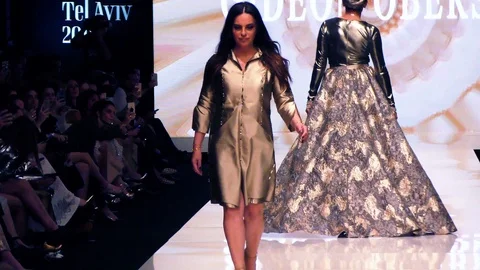 Supermodels presenting catwalk Haute Couture during the Gala of TLV Fashion Week Vídeos de archivo 87243062