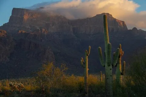 The Superstition Mountains with Cloud Stock-Fotos
