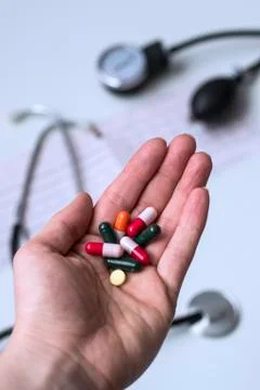 Supervised medication treatment 库存照片