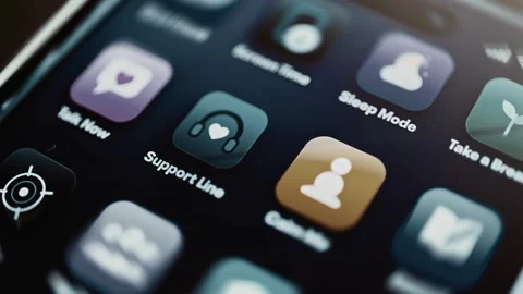 Support Line tool appears among teen wellbeing apps Vídeo Stock 347066557