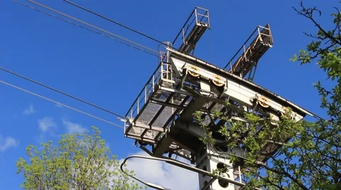 Support of the ropeway. Vídeo Stock 49816170