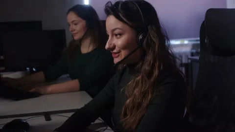 Support Specialist Working In Call Center Talk With Client Sell Company Product. 库存影片 194409818