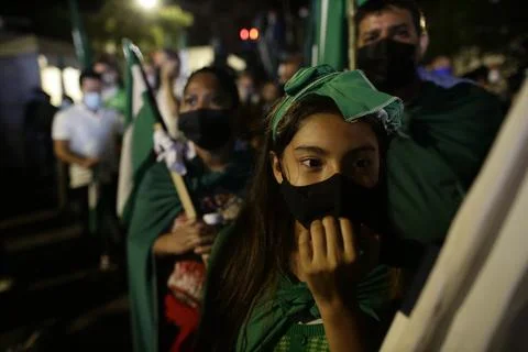 Supporters of candidates react at the end of election day, San Jose, Costa Rica  Stockfoto's