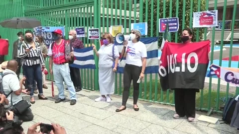 Supporters, opponents clash during protests at the Cuban embassy in Mexico, Méxi Stock Footage 204048631