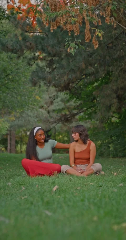 Supportive Shoulder Gesture Between Interracial Female Friends 스톡 동영상 331020669