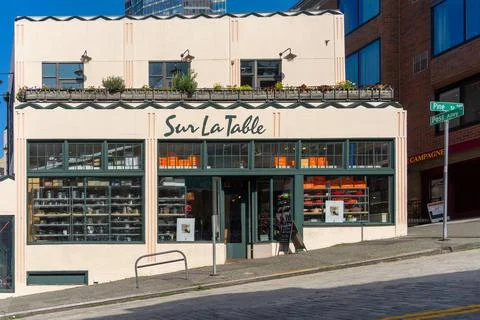 Sur La Table culinary retail store Stock Photos