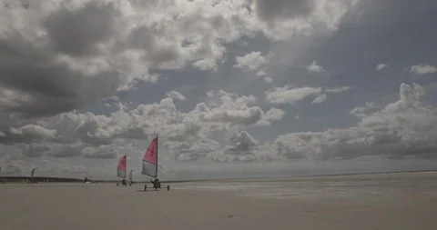 Sur un char à voile devant la mer Stock Footage 93690800
